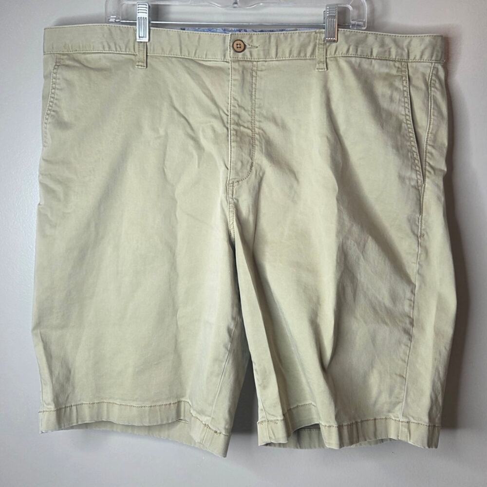 Tommy Bahama Chino Shorts Mens Size 42 Tan Flat Front Casual Summer Golf Style